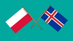 flaga Polski i Islandii na zielonym tle