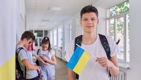 uczen z flaga ukrainy